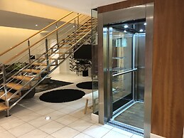 Clifton YOLO Spaces – Clifton Mansion Villa