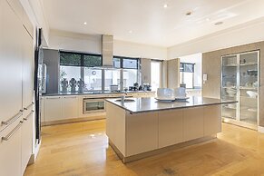 Clifton YOLO Spaces – Clifton Mansion Villa