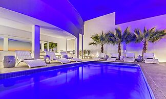 Clifton YOLO Spaces – Clifton Mansion Villa