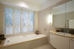 Clifton YOLO Spaces – Clifton Mansion Villa