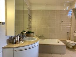 Clifton YOLO Spaces – Clifton Mansion Villa