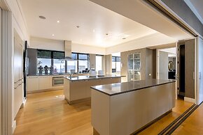 Clifton YOLO Spaces – Clifton Mansion Villa