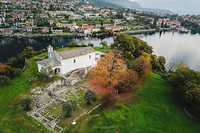 Casa Fronte Isola