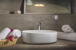 Aqua Serenity Luxury Suites - Adults Only