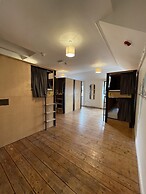 Leevin Hostel George