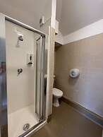 Leevin Hostel George