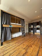 Leevin Hostel George