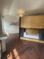 Leevin Hostel George