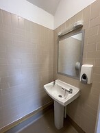 Leevin Hostel George