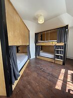 Leevin Hostel George