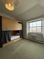 Leevin Hostel George