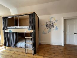 Leevin Hostel George