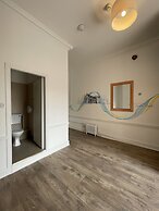 Leevin Hostel George