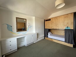 Leevin Hostel George