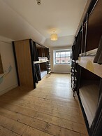 Leevin Hostel George