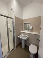 Leevin Hostel George