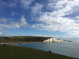 Charming 1-bedroom Apartment Near South Downs