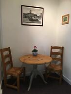 Charming 1-bedroom Apartment Near South Downs