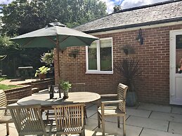 Charming 1-bedroom Apartment Near South Downs