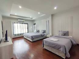 Lan House Pool Villa