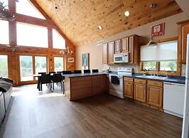 Northwood Views 4 Bedroom Chalet by Redawning