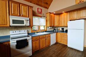 Northwood Views 4 Bedroom Chalet by Redawning