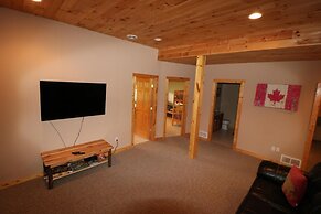 Northwood Views 4 Bedroom Chalet by Redawning