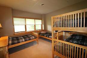 Northwood Views 4 Bedroom Chalet by Redawning