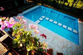 Blackstone Apart Boutique