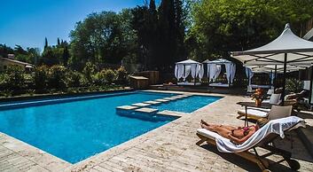 Blackstone Apart Boutique