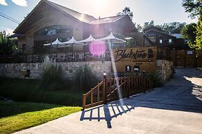 Blackstone Apart Boutique