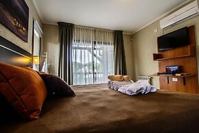 Blackstone Apart Boutique