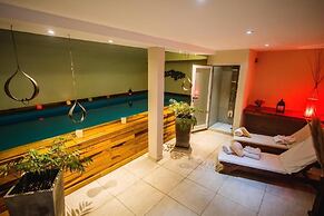 Blackstone Apart Boutique