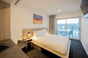 Tom's Court Hotel