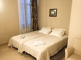 Room in Guest Room - Valensija - Family Room 2 Adults - 2 Children