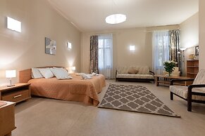 Room in Guest Room - Valensija - Family Room 2 Adults - 2 Children