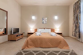 Room in Guest Room - Valensija - Family Room 2 Adults - 2 Children