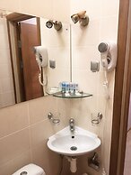 Room in Guest Room - Valensija - Family Room 2 Adults - 2 Children