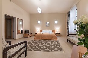 Room in Guest Room - Valensija - Family Room 2 Adults - 2 Children