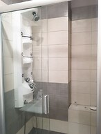 Room in Guest Room - Valensija - Large Suite