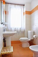 Adriana Holiday House , Free Parking, Wi Fi, Near Sea, Private Kitchen