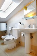 Adriana Holiday House , Free Parking, Wi Fi, Near Sea, Private Kitchen