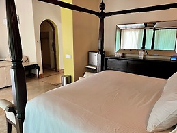 Fully Staffed, Beach Frontage Luxury Villa