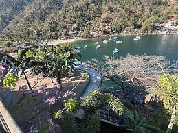 Fully Staffed, Beach Frontage Luxury Villa