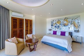 Fully Staffed, Beach Frontage Luxury Villa