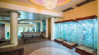 Fully Staffed, Beach Frontage Luxury Villa