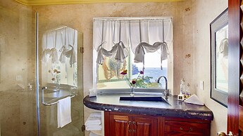 Fully Staffed, Beach Frontage Luxury Villa