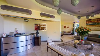 Fully Staffed, Beach Frontage Luxury Villa