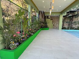 Fully Staffed, Beach Frontage Luxury Villa