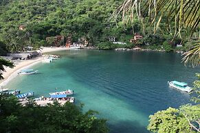 Fully Staffed, Beach Frontage Luxury Villa